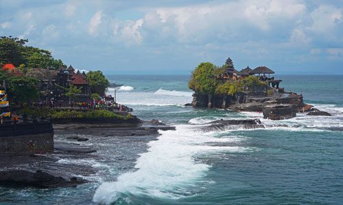 Objek wisata Tanah Lot Bali