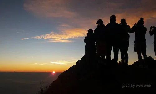Pemandangan sunrise dari Gunung Agung