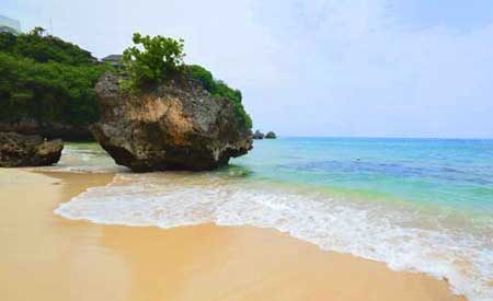 Objek wisata pantai Padang-padang Uluwatu
