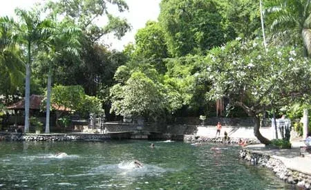 Objek wisata Air Sanih Buleleng