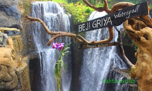 Beji Griya Waterfall di Punggul - Badung