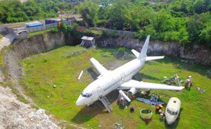 Spot photo bangkai pesawat di desa Kutuh