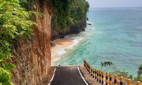 Ujung jalan di Pantai Tanah Barak